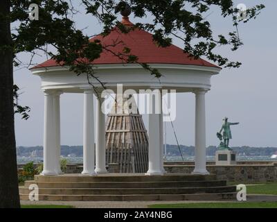 Newport, Rhode Island - Settembre 2017: Primo piano di un gazebo al King Park Brenton Cove al Newport Harbor. Foto Stock