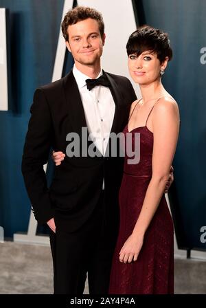 Jack Quaid (a sinistra) e Lizzy McGroder frequentano il Vanity Fair Oscar Party che si tiene presso il Wallis Annenberg Center for the Performing Arts di Beverly Hills, Los Angeles, California, Stati Uniti. Foto PA. Data Immagine: Domenica 9 Febbraio 2020. Vedi la storia di PA SHOWBIZ Oscars Party. Photo credit dovrebbe leggere: Ian West/PA Wire Foto Stock