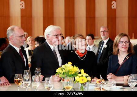 Dresda, Germania. 13th Feb, 2020. Frank-Walter Steinmeier e la moglie Elke Budenbender in una reception per il 75th anniversario della distruzione di Dresda nel nuovo Municipio. Dresda, febbraio 13th, 2020 | utilizzo credito mondiale: DPA/Alamy Live News Foto Stock