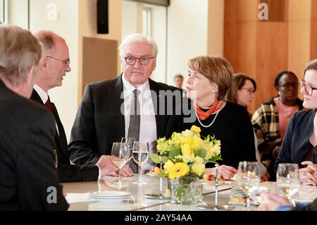 Dresda, Germania. 13th Feb, 2020. Frank-Walter Steinmeier e la moglie Elke Budenbender in una reception per il 75th anniversario della distruzione di Dresda nel nuovo Municipio. Dresda, febbraio 13th, 2020 | utilizzo credito mondiale: DPA/Alamy Live News Foto Stock