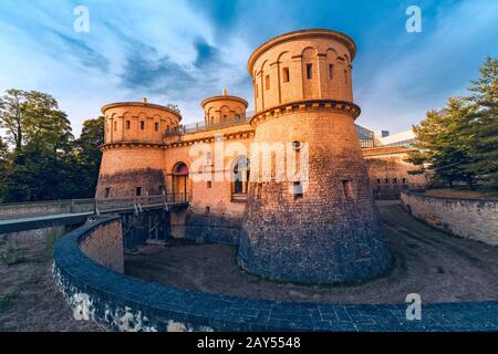 Edificio restaurato della vecchia fortezza tre ghiande in Lussemburgo. Oggi è un museo moderno Foto Stock