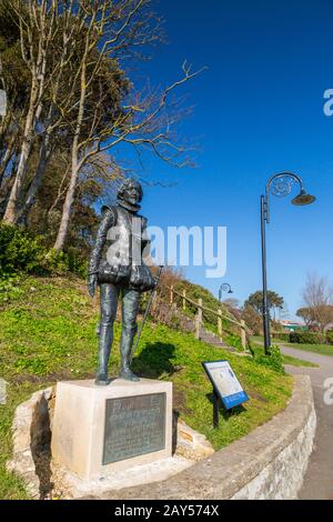 Statua in metallo dell'ammiraglio Sir George Somers KT, il fondatore delle Bermuda, nato a Lyme Regis, Dorset, Inghilterra, Regno Unito Foto Stock