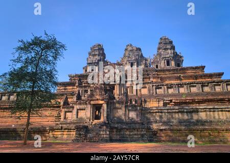 TA Keo tempio-montagna, un tempio khmer costruito nel 10th secolo situato nel complesso di Angkor vicino Siem Reap, Cambogia. Cancello d'ingresso sud. Foto Stock