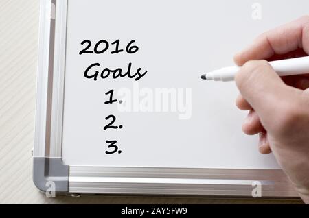 2016 obiettivi scritti su whiteboard Foto Stock