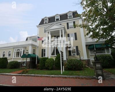 Newport, Rhode Island - Settembre 2017: Edificio Muenchinger-King, una delle prime aziende di confezione di Newport si trova all'angolo di Catheri Foto Stock