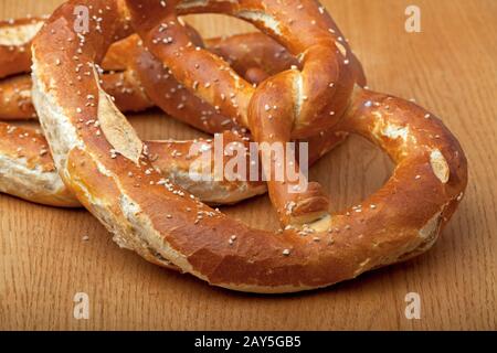 Due pretzel bavaresi Foto Stock