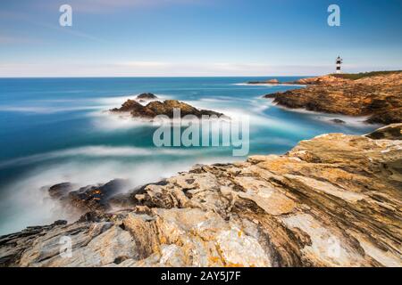 Lunga Esposizione Al Faro Illa Pancha, Lugo, Ribadeo, Galcia, Spagna, Penisola Iberica, Europa Occidentale Foto Stock