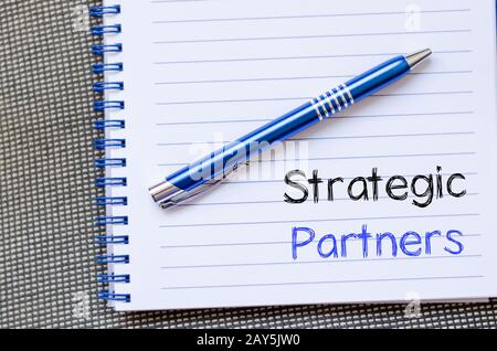 Partner strategici di scrivere su notebook Foto Stock