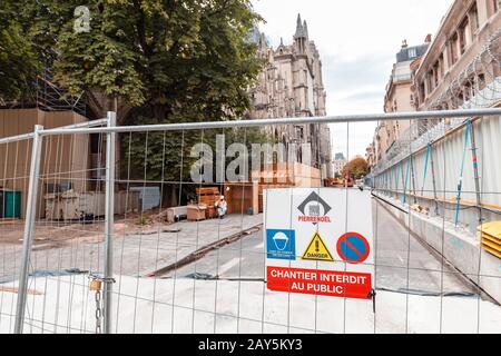 26 luglio 2019, Parigi, Francia: Lavori per la ricostruzione dell'edificio di Notre Dame De Paris dopo il disastro del fuoco nell'aprile 2019 Foto Stock