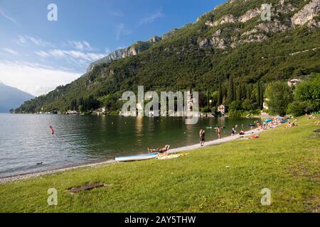 Spiaggia Riva Bianca, Castello, Lierna, Lago Di Como, Lombardia, Italia, Europa Foto Stock