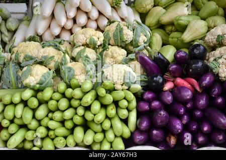 Assortiti materie fresche verdure organiche Foto Stock