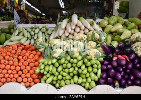 Assortiti materie fresche verdure organiche Foto Stock