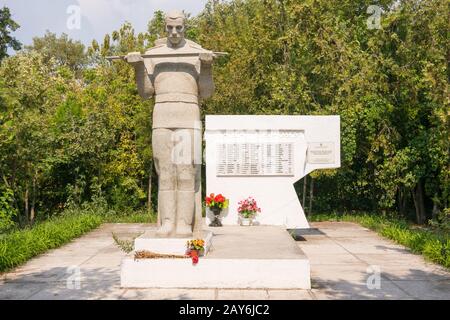 Anapa, Russia - 28 agosto 2016: Tomba di soldati sovietici che morì durante la liberazione del villaggio dagli invasori Dzhemete an Foto Stock