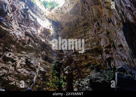 Grotte Di Castellana, Puglia, Italia. Sorgono a meno di due chilometri dalla città nel sud-est di Murge a 330 m.s.l.m. forma di altopiano calcareo Foto Stock