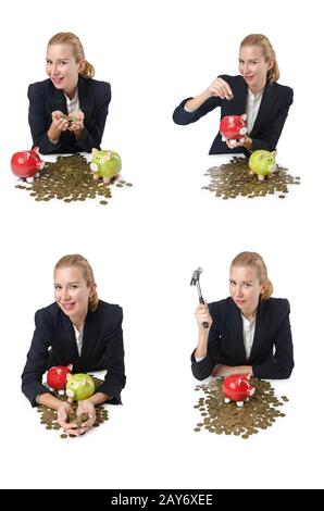 La donna la rottura salvadanaio per il risparmio Foto Stock