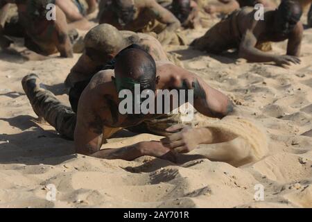 I cadetti di polizia palestinesi partecipano a una sessione di formazione presso un'accademia di polizia a Gaza, il 6 febbraio 2020. Foto Di Abed Rahim Khatib/Alamy Foto Stock