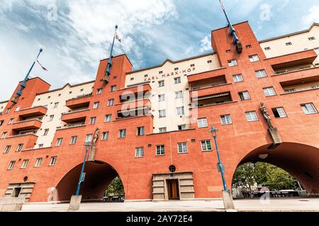 19 luglio 2019, Vienna, Austria: L'edificio Karl Marx Hof è l'edificio più lungo del mondo Foto Stock