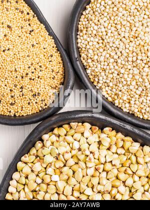 Il verde del grano saraceno, i semi di amaranto e quinoa Foto Stock