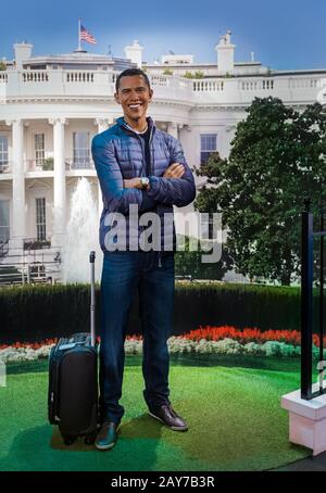 AMSTERDAM, PAESI BASSI - 25 APRILE 2017: Statua di cera Barack Obama nel museo di Madame Tussauds il 25 aprile 2017 ad Amsterdam Nether Foto Stock