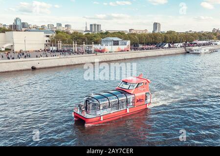 4 Maggio 2019. Mosca, Russia: Nave turistica a motore sul fiume Mosca Foto Stock