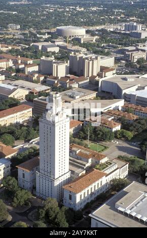 Austin, Texas: Università del Texas presso il campus di Austin, tra cui l'edificio principale e la torre. 2001 agosto ©Bob Daemmrich Foto Stock