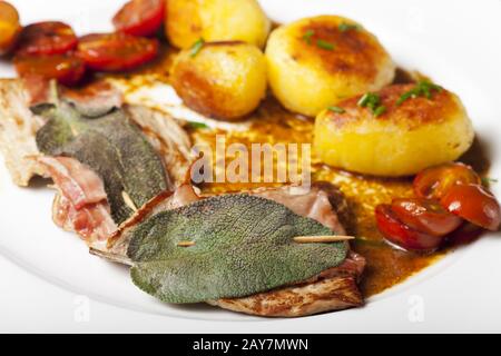 Saltimbocca Roman Wing Kalbsschnitzel mit Salbei Foto Stock