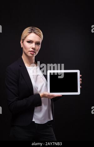 Successo imprenditore giovane donna in nero elegante business s Foto Stock