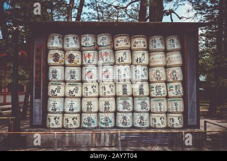 Kazaridaru barili in Heian Jingu, Kyoto, Giappone Foto Stock
