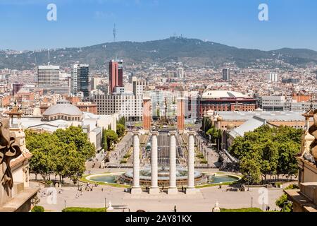 10 LUGLIO 2018, BARCELLONA, SPAGNA: Vista Delle Quattro colonne conosciute anche come colonne ioniche sulla piazza di Josep Puig i Cadafalch a Barcellona Foto Stock