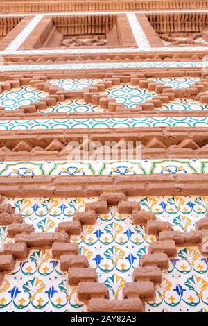 10 LUGLIO 2018, BARCELLONA, SPAGNA: Tessitura di piastrelle della torre d'Aragona a Poble Espanyol Foto Stock