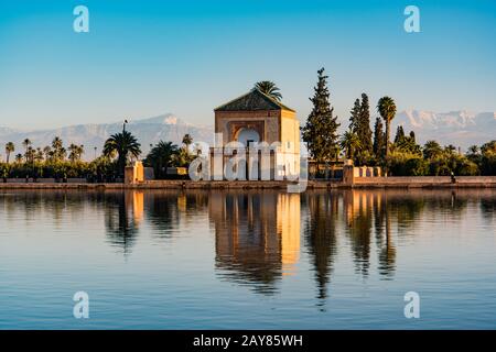 Padiglione Saadian, giardini Menara e Atlante a Marrakech, Marocco, Africa Foto Stock