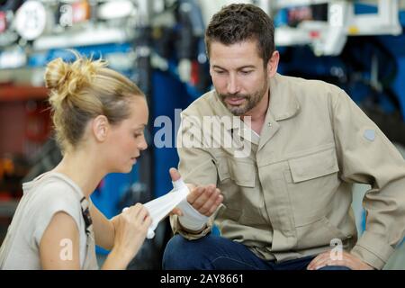 mano maschio ferita in magazzino Foto Stock