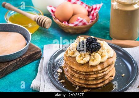 Celebrando Martedì grasso o Pancake Day Foto Stock