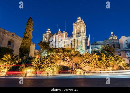 Illuminato la chiesa di San Lorenzo in Birgu,Malta Foto Stock