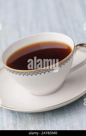 Tazza di caffè in una tazza vecchia Foto Stock