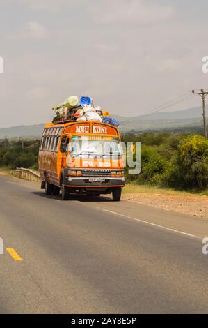 Nairobi, Kenya, Afrique-06/01/2018.autobus colorato di diversi motivi nella campagna del Kenya Foto Stock