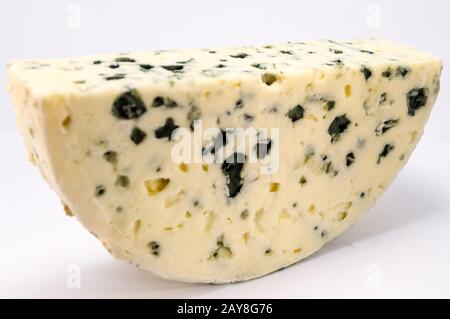 Mezza luna di Roquefort formaggio dalla Francia Foto Stock