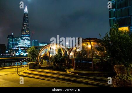 Ristoranti a Coppa Club sulla riva del Tamigi, Londra, Regno Unito Foto Stock