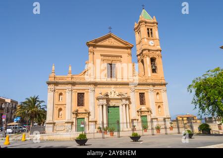 Vista sul Duomo di San Nicola di Bari sulla piazza del Duomo a Termini Imerese Foto Stock