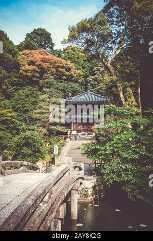 Chion-in tempio del laghetto in giardino e ponte, Kyoto, Giappone Foto Stock