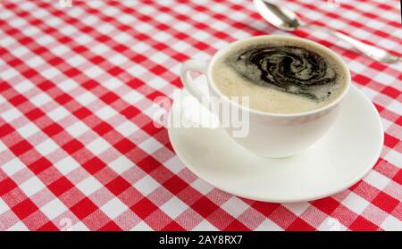 Caffè nero nella tazza bianca Foto Stock