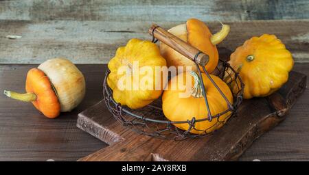 Diverse zucche decorative e patisons Foto Stock