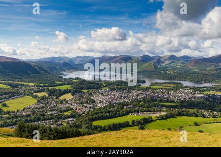 Vista di Keswick e Derwent Water da Latrigg, Cumbria, Regno Unito Foto Stock