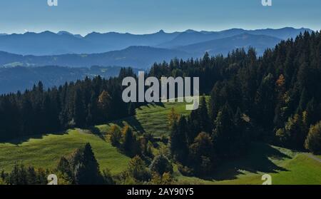 Vista dalla montagna Pfänder vicino Bregenz al Lago di Costanza alle alpi Foto Stock