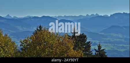 Vista dal monte Pfänder vicino a Bregenz al Lago di Costanza fino alle alpi allgäuer Foto Stock