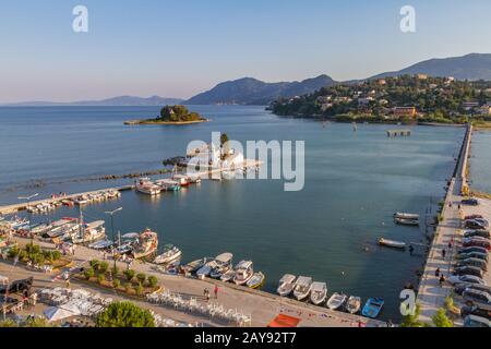 Isola del topo (Pontikonisi) e Monastero di Vlacherna, Corfù, Grecia Foto Stock