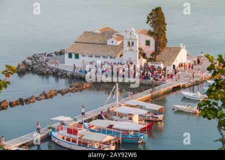 Monastero di Vlacherna sulla penisola di Kanoni di Corfù, Grecia Foto Stock