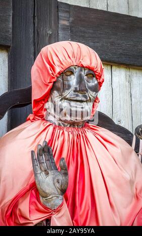 Statua di Binzuru nel tempio di Daibutsu-den Todai-ji, Nara, Giappone Foto Stock