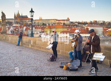 Ponte della band di musica di strada Praga Foto Stock