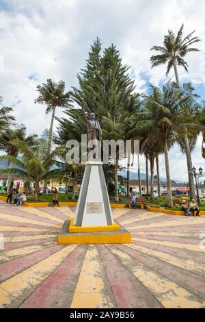 Statua di Simon Bolivar nella piazza omonima Salento Colombia Foto Stock